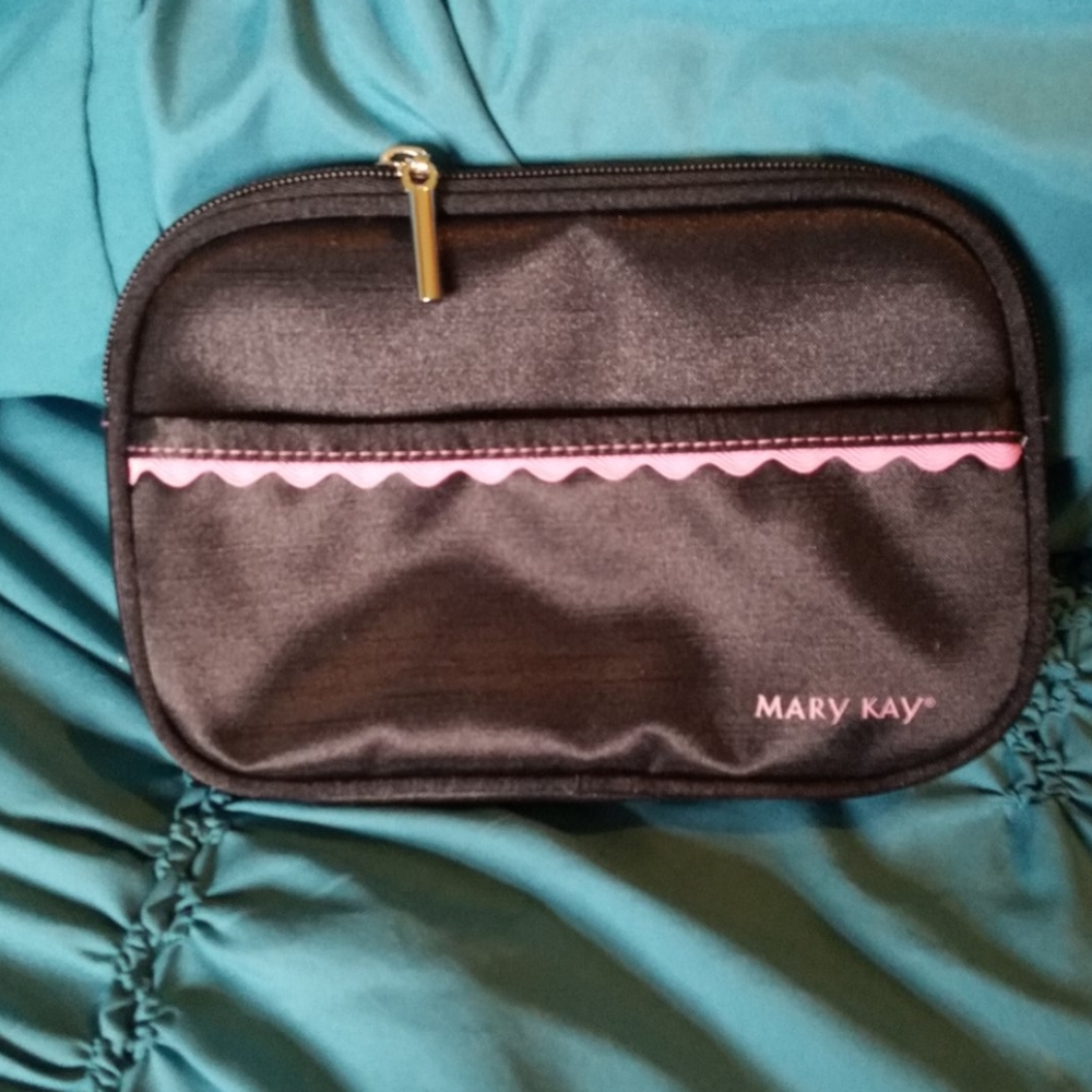 NWOT Mary Kay Black Shimmery Makeup Bag
